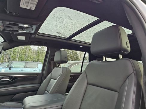 Used 2025 Chevrolet Tahoe Z71 w/ Comfort Package image 25