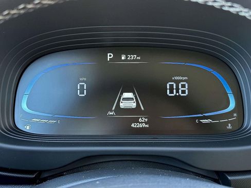 Used 2023 Hyundai Venue SEL w/ Cargo Package image 21