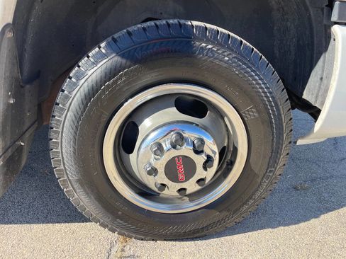 Used 2005 GMC Sierra 3500 SLT w/ Heavy-Duty Power Package image 10