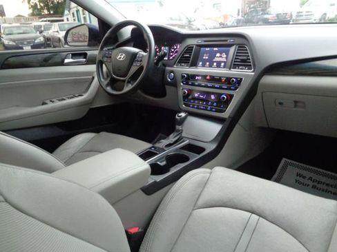 Used 2017 Hyundai Sonata Limited w/ Cargo Package FWD image 12