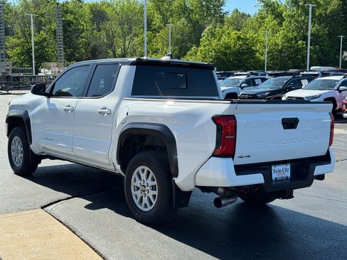 Certified 2024 Toyota Tacoma SR5 AWD/4WD image 6