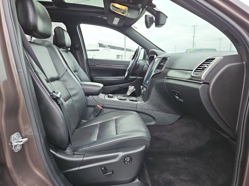 Used 2018 Jeep Grand Cherokee Limited w/ Luxury Group II image 19