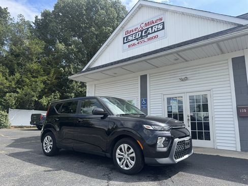 Used 2020 Kia Soul LX FWD image 2