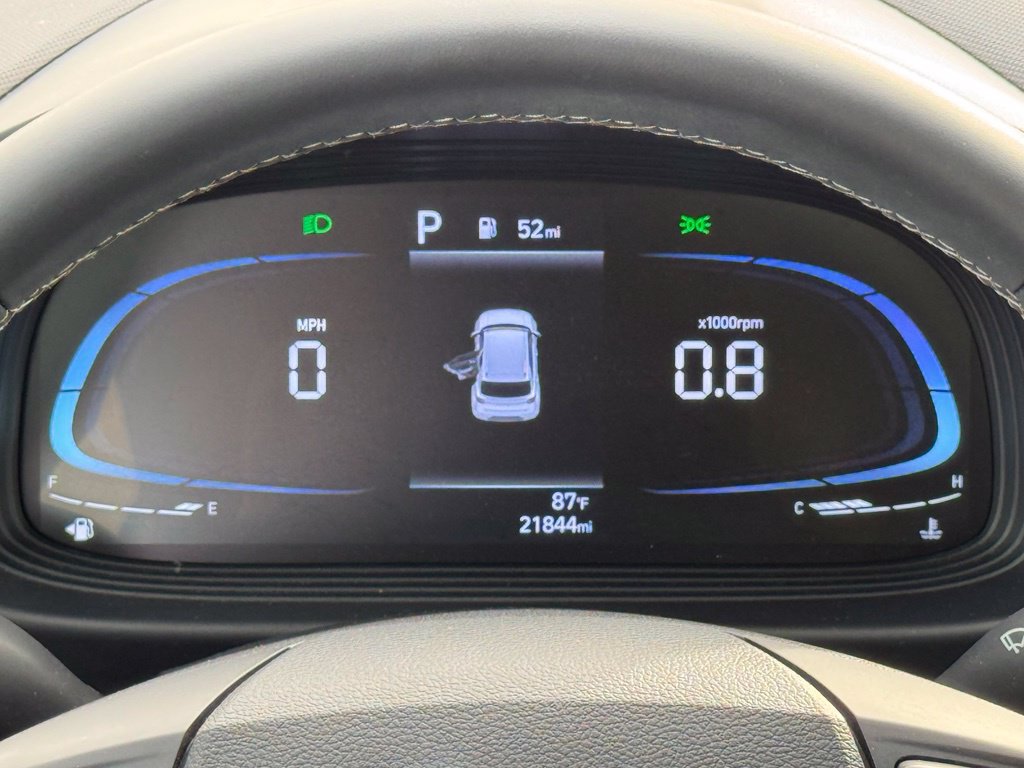 Used 2024 Hyundai Venue SEL FWD image 3