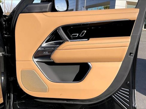 New 2025 Land Rover Range Rover Long Wheelbase SE image 30