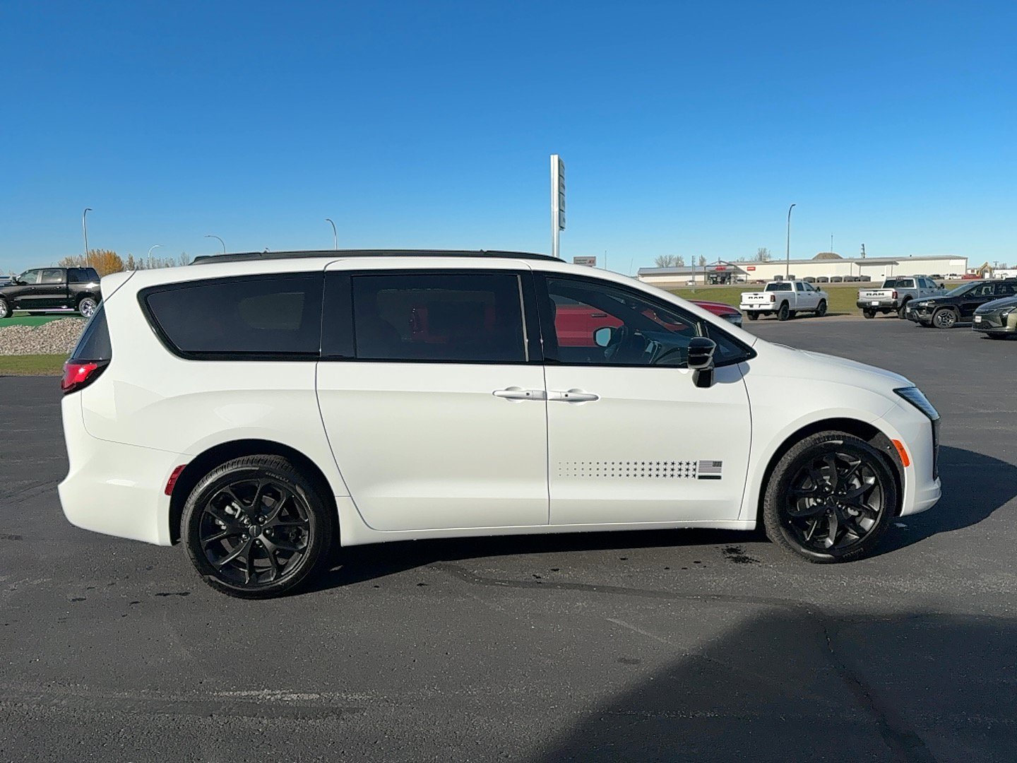 New 2027 Chrysler Pacifica Select AWD/4WD image 4