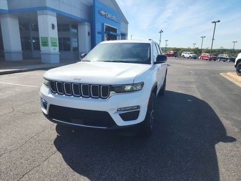 Used 2024 Jeep Grand Cherokee Limited image 2