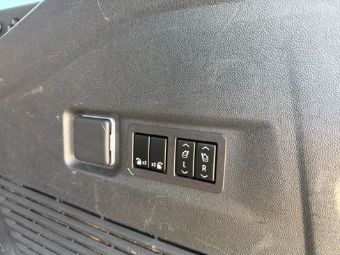 Used 2024 GMC Yukon XL Denali Ultimate AWD/4WD image 24