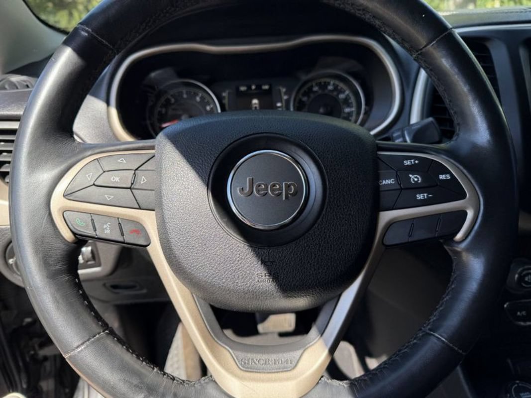 Used 2015 Jeep Cherokee Latitude w/ Cold Weather Group AWD/4WD image 18