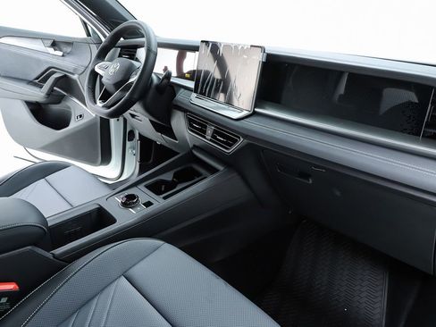 New 2026 Volkswagen Tiguan SE R-Line AWD/4WD image 33