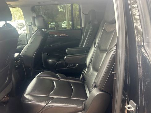 Used 2016 Cadillac Escalade ESV Luxury image 8