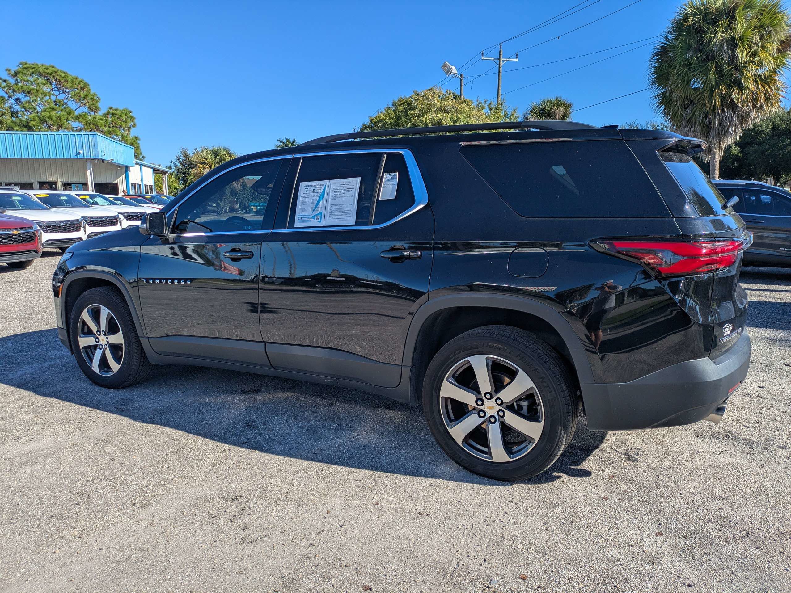 Used 2023 Chevrolet Traverse LT w/ LT Premium Package AWD/4WD image 9