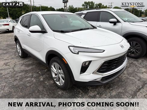 Used 2025 Buick Encore GX Preferred AWD/4WD image 1