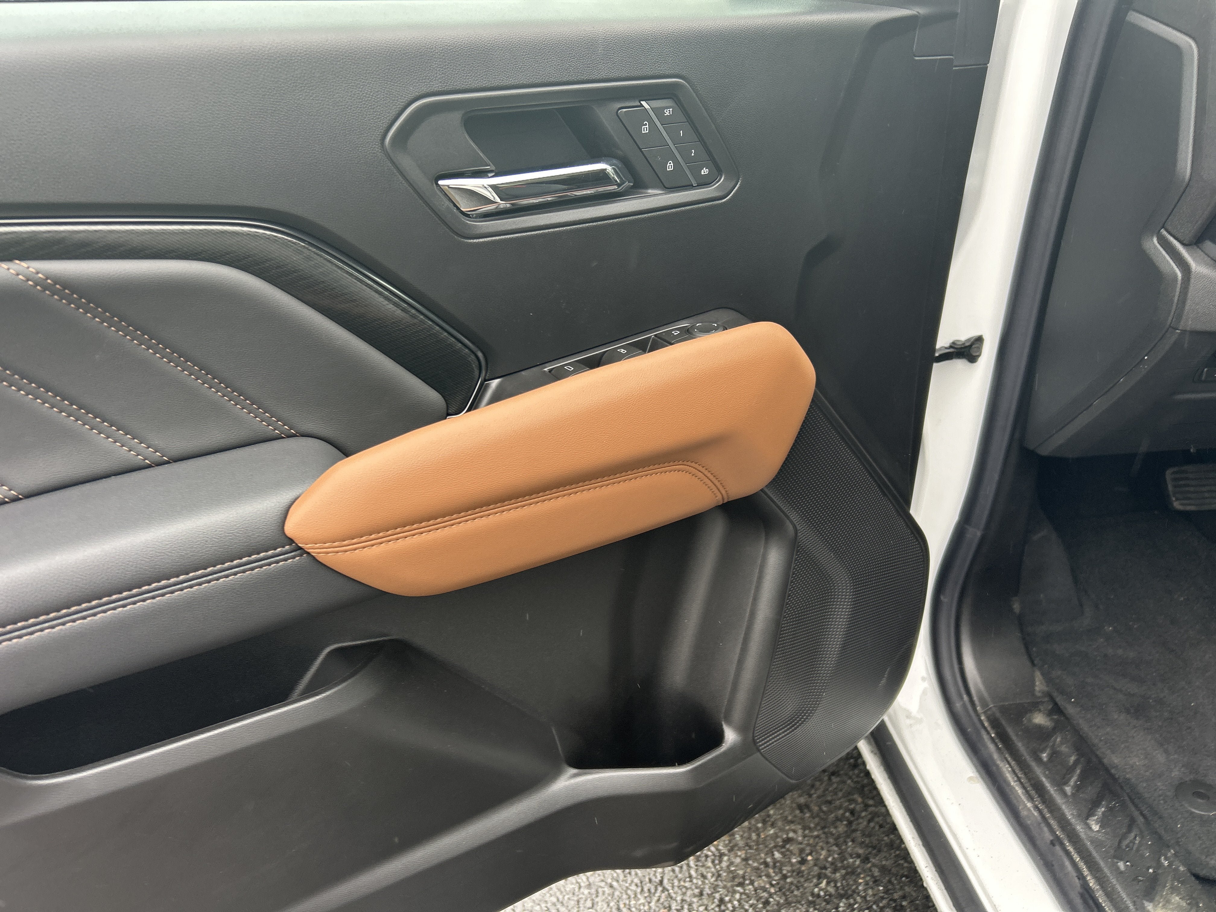 New 2026 GMC Canyon AT4 w/ Technology Plus Package AWD/4WD image 18