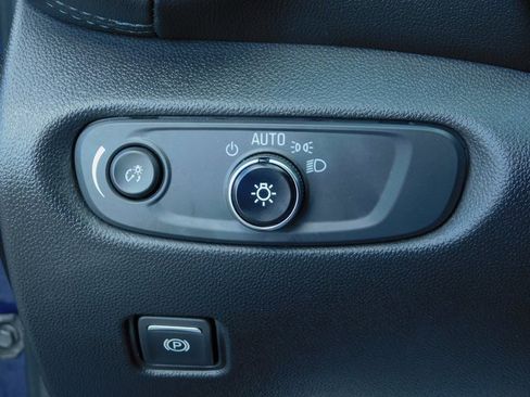 Used 2022 Chevrolet Blazer LT image 32