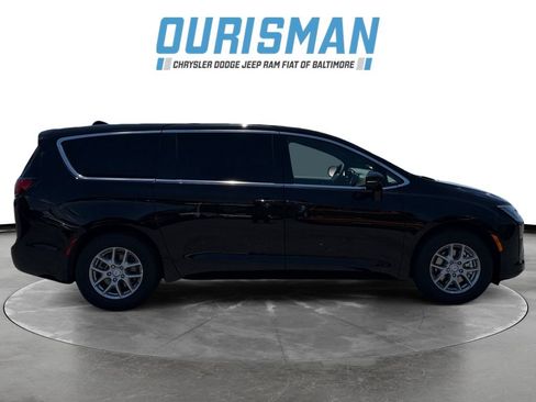 New 2027 Chrysler Pacifica Select w/ Family Tech Group FWD image 7