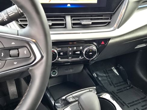 Certified 2025 Chevrolet Trax LT w/ LT Convenience Package image 26