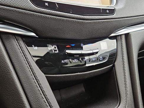 Certified 2023 Cadillac XT5 Premium Luxury image 16