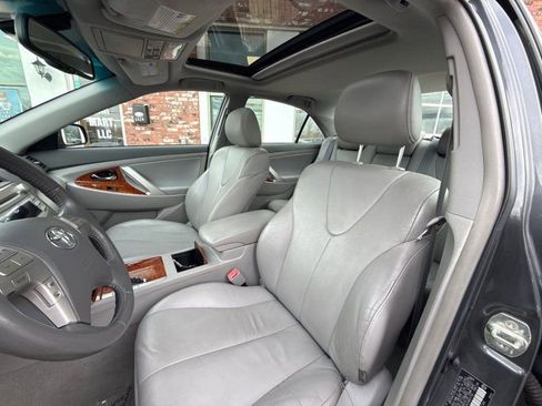 Used 2010 Toyota Camry XLE image 12