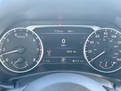 Used 2025 Nissan Sentra SV w/ Trunk Package image 16