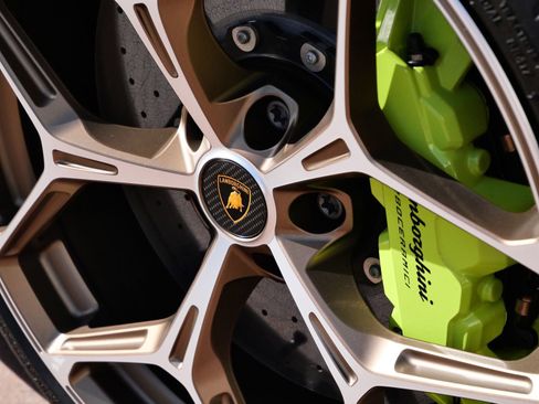 Used 2025 Lamborghini Revuelto AWD/4WD image 15