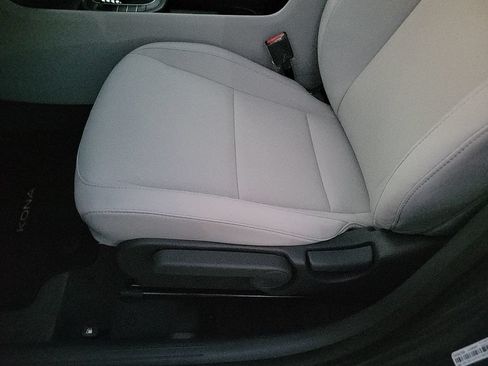 Used 2026 Hyundai Kona SE FWD image 32