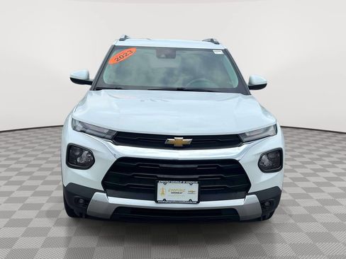 Used 2023 Chevrolet TrailBlazer LT FWD image 2