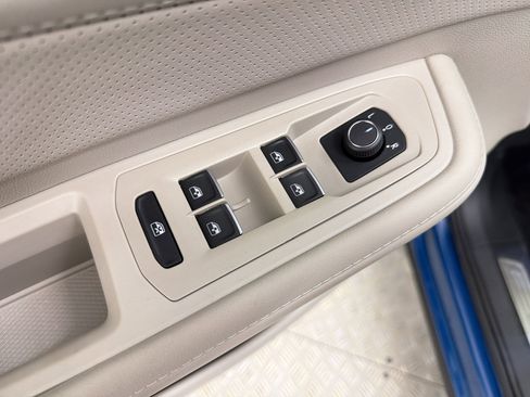 Used 2026 Volkswagen Atlas SE w/ Panoramic Sunroof Package FWD image 12