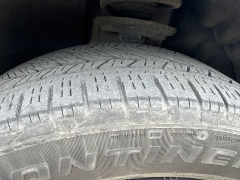 Used 2023 Chevrolet Traverse RS FWD image 3