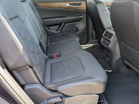 Used 2025 Volkswagen Atlas SE image 27