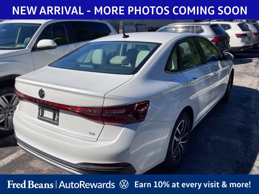 Used 2025 Volkswagen Jetta SE w/ Sunroof Package FWD image 6