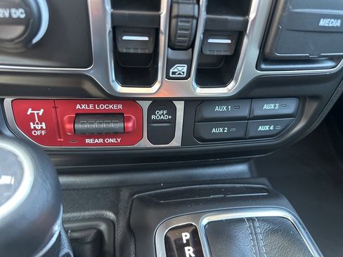 New 2025 Jeep Gladiator Willys image 4