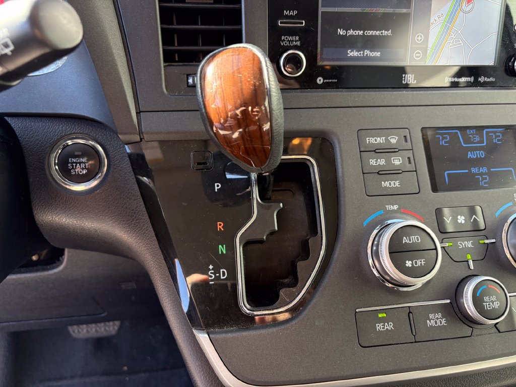 Used 2020 Toyota Sienna Limited Premium w/ Carpet Mat Package FWD image 23