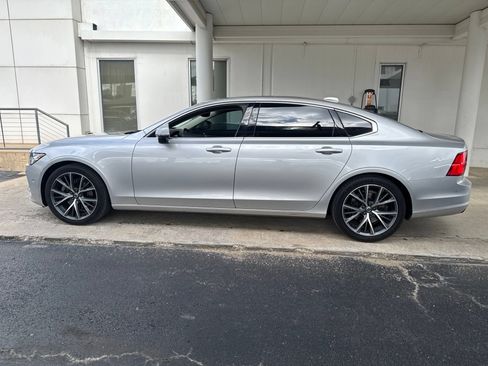 Used 2018 Volvo S90 T5 Momentum w/ Convenience Package FWD image 8