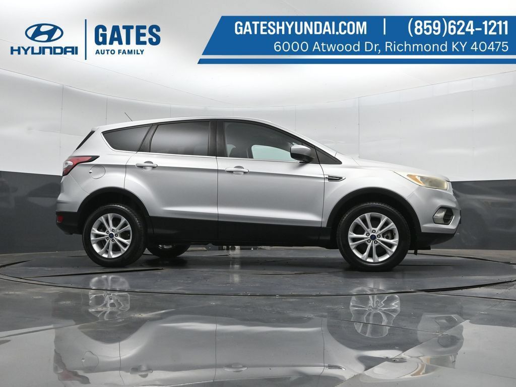 Used 2017 Ford Escape SE AWD/4WD image 38