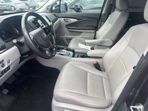 Used 2020 Honda Pilot Touring image 7