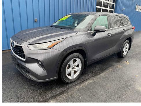 Used 2020 Toyota Highlander LE image 2