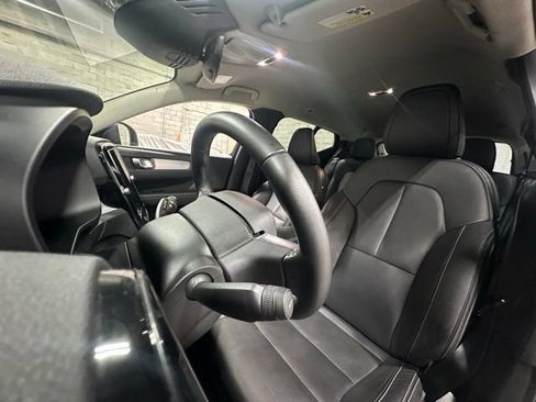 Used 2019 Volvo XC40 T5 Momentum AWD/4WD image 13