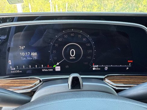 Used 2023 Cadillac Escalade Premium Luxury image 30