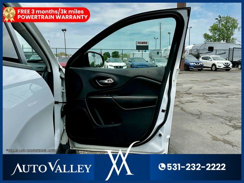 Used 2021 Jeep Cherokee Trailhawk image 15