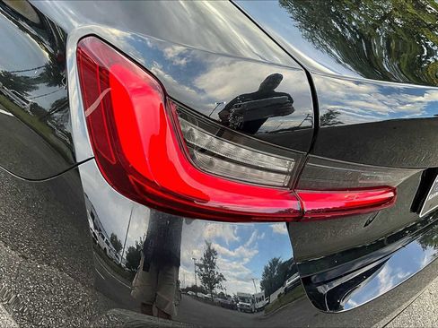 Used 2024 BMW 330e w/ Convenience Package image 27