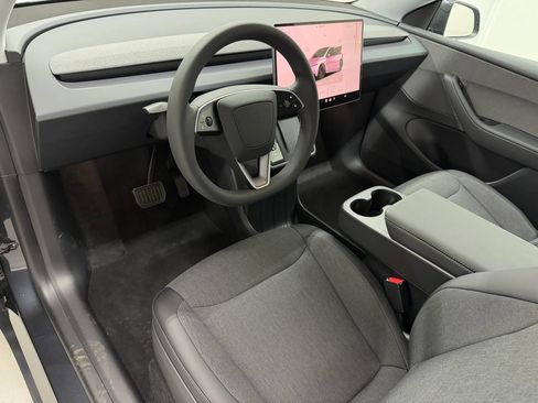 Used 2026 Tesla Model Y 2WD image 9