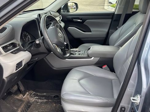 Used 2021 Toyota Highlander XLE AWD/4WD image 26