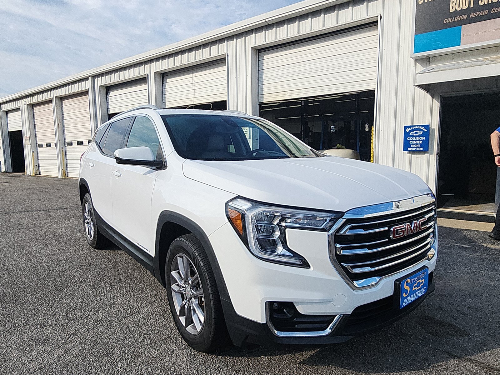 Used 2022 GMC Terrain SLT AWD/4WD image 7
