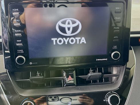 Used 2022 Toyota Corolla LE image 18