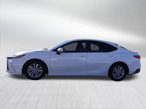 Used 2025 Toyota Camry LE w/ Convenience Package image 4