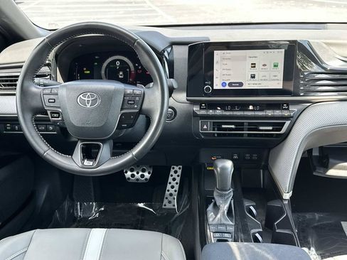 Used 2025 Toyota Camry SE FWD image 19
