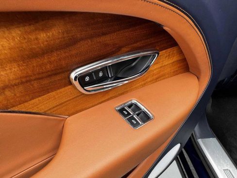 Used 2023 Bentley Bentayga Extended Wheelbase image 49