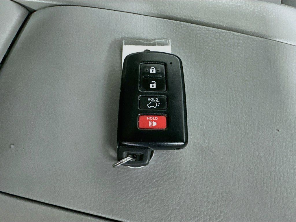 Used 2016 Toyota Highlander XLE FWD image 42