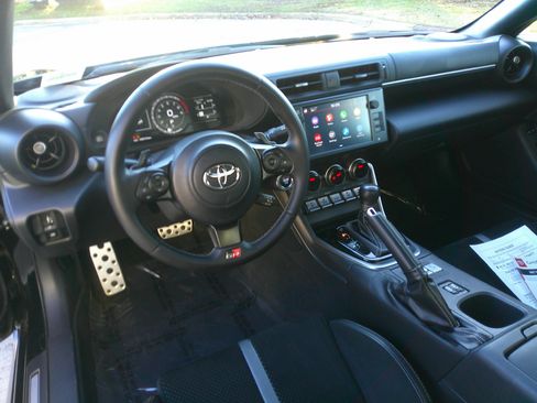 Used 2023 Toyota GR86 Premium image 31